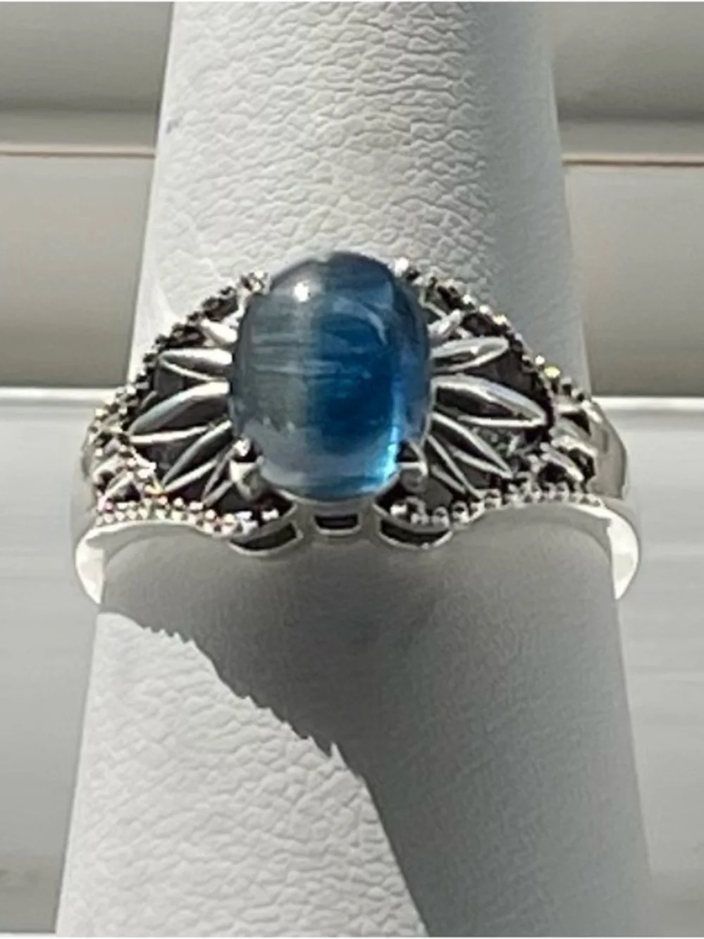 Vintage estate natural blue kyanite .925 sterling silver ring size 8.  3.8 grams